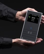Zeiterfassungsterminal INTUS 5200/G von PCS erhält den iF DESIGN AWARD 2016.