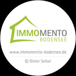 Logo von IMMOMENTO BODENSEE mit grünem Haus-Symbol und Website-Adresse. © Dieter Seibel.