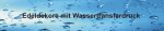 Blauer Hintergrund mit Wassertropfen und Text: "Edelkleber mit Wasserfilmaufdruck".