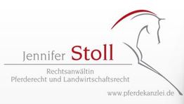 Visitenkarte mit Schriftzug "Jennifer Stoll", Pferdezeichnung und Webadresse für Pferderecht.