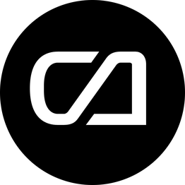 Logo stilizzato bianco su sfondo nero con forme geometriche astratte.