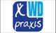 WD Praxis-Logo: Blaue Rechtecke mit weißem Schriftzug "WD" und "Praxis", daneben stilisierte Figur.