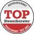 Auszeichnung "Top Steuerberater", rot-weißer Kreis, mit Text "Fachkanzlei" und Jahreszahlen.