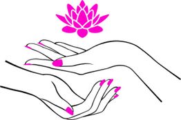 Zwei Hände mit pink lackierten Nägeln halten einander unter einer pinken Lotusblüte.