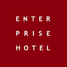 Scritta bianca su fondo rosso: "Enterprise Hotel".
