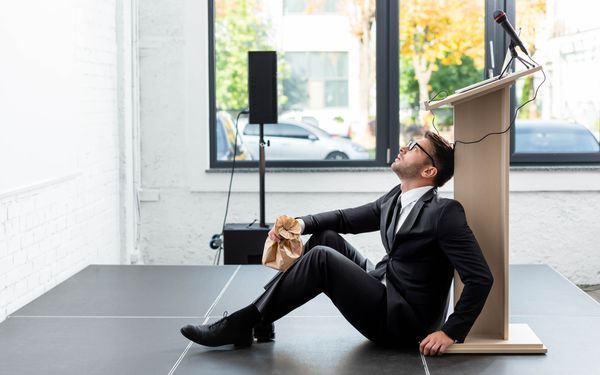 Redeangst überwinden: So treten Sie souverän vor Publikum auf