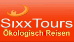 Logo von SixxTours mit dem Slogan „Ökologisch Reisen“ auf orangefarbenem Hintergrund.