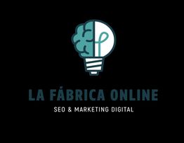 Logotipo de La Fábrica Online con símbolo de cerebro y bombilla. Texto: SEO & Marketing Digital.