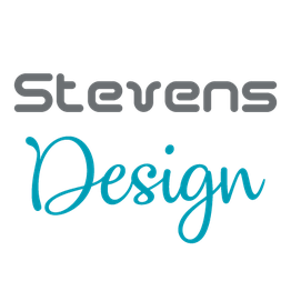 "Logo mit Schriftzug 'Stevens Design', oberer Schriftzug grau, unterer türkis in Kursivschrift."