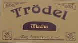 Schild mit der Aufschrift "Trödel Mischa" in lila auf beigem Hintergrund mit dekorativen Ecken.