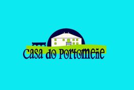 Logo de "Casa do Portomeñe", con una casa blanca sobre fondo azul claro.