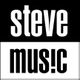 „steve music“-Logo in Schwarz-Weiß, das Wort „music“ hat ein umgekehrtes "i".