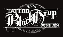 Texto decorativo que dice: "Tattoo Black Drop Custom Shop 2016" en fondo negro.