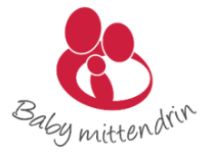 Rotes Familiensymbol mit einem Baby in der Mitte, darunter Text: "Baby mittendrin".