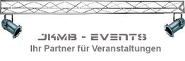 Bühnenbeleuchtung und Schriftzug „JKMB - EVENTS: Ihr Partner für Veranstaltungen“.