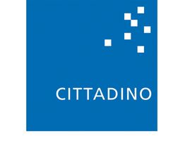 Blaues Quadrat mit weißen Quadraten und dem Wort "CITTADINO" in der Mitte.