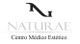 Logotipo de Naturae Centro Médico Estético en blanco y negro con diseño de letra estilizada.