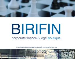 Logo di una società di consulenza aziendale, con pezzi degli scacchi sullo sfondo.