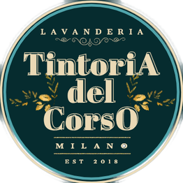 Logo circolare "Tintoria del Corso", lavanderia di Milano, dal 2018, con motivi floreali.