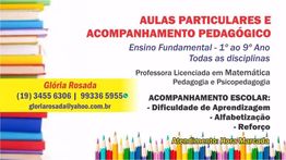 Cartão para aulas particulares e acompanhamento pedagógico, com contato e ilustração de lápis coloridos.