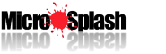 Schwarzer Text "Micro Splash" mit rotem Farbfleck und Spiegelung darunter auf weißem Hintergrund.