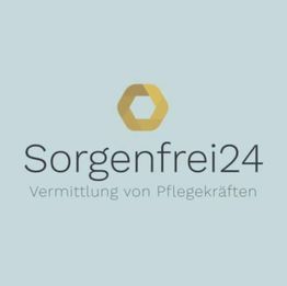 „Sorgenfrei24“-Logo auf hellblauem Hintergrund, Text: „Vermittlung von Pflegekräften“.