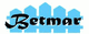 Logo mit schwarzem "Betmar"-Text vor einem hellblauen Zaun im Hintergrund.