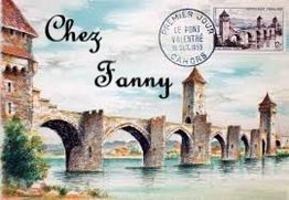Carte postale du pont Valentré à Cahors avec texte "Chez Fanny" et tampon postal.