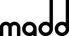 "Logo de 'madd' en letras negras sobre fondo blanco."