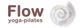 Texto "Flow yoga-pilates" junto a una concha en espiral, fondo blanco.