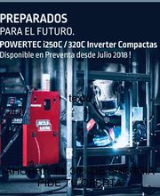 Soldador trabajando con equipo Powertec i250C rojo; texto promociona ahorros de energía.
