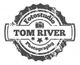 Graues Retro-Logo des Fotostudios "Tom River" mit Kamera und Sternen.