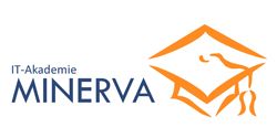 Logo der IT-Akademie Minerva mit orangem Doktorhut und blauer Schrift.