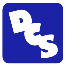 Blaues Quadrat mit den weißen Buchstaben D, C, S in diagonal abfallender Reihenfolge.