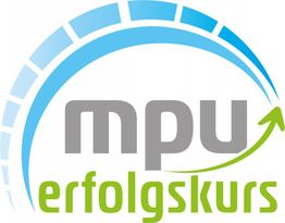 Logo mit Schriftzug "mpu erfolgskurs", Pfeil und blauer Bogen im Hintergrund.