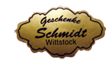 Goldfarbenes Schild mit der Aufschrift: "Geschenke Schmidt Wittstock" auf rotem Hintergrund.