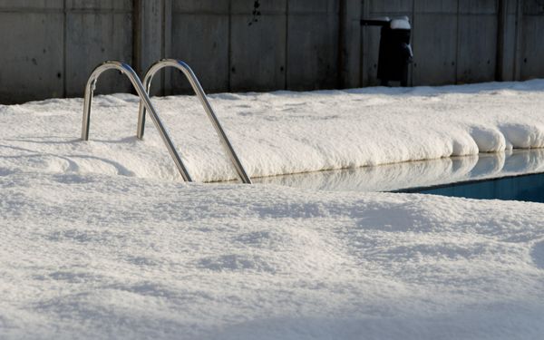 Pool im Winter