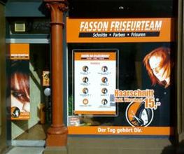 Der Eingang zum Salon
