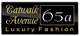 Schwarzes Schild mit goldener Schrift: "Catwalk Avenue 65a Luxury Fashion".