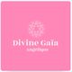 Fond rose avec texte "Divine Gaïa Angélique" et motif floral stylisé en blanc.