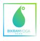 Logo di Bikram Yoga Roma con una goccia stilizzata e testo in un quadrato verde e blu.