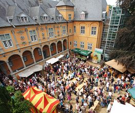 Schloss Rheydt (MG) - \"Herrenhaus/Arkadenhof\"