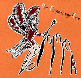 Eine gestickte Fee mit Flügeln und Zauberstab, daneben der Text "Die Fingernagelfee".