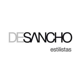 Logo de "DeSancho estilistas" en texto negro sobre blanco.