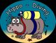 Cartoon-Nilpferd mit Taucherausrüstung, Text "Hippo - Diving", Meereshintergrund mit Seestern.