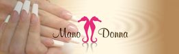 Hände mit langen Nägeln, Logo mit rosa Seepferdchen, Text "Mano Donna" auf beige Hintergrund.