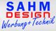 Textlogo mit den Worten „SAHM DESIGN Werbung + Technik“ in Blau und Rot.