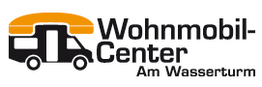 Wohnmobil-Center-Logo mit orangefarbenem Dach und Schriftzug „Am Wasserturm“.