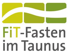 Logo mit grünem Muster und Text "FiT-Fasten im Taunus".