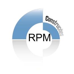 Logotipo com a inscrição "RPM Construções" em azul e cinza com um design circular espelhado.